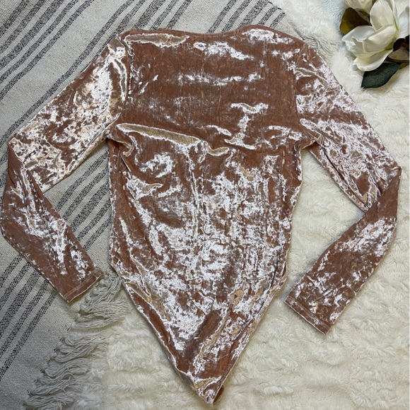 𝚏𝚘𝚛𝚎𝚟𝚎𝚛 𝟸𝟷 𝚋𝚘𝚍𝚢𝚜𝚞𝚒𝚝 ⚘ 𝚌𝚛𝚞𝚜𝚑𝚎𝚍 𝚟𝚎𝚕𝚟𝚎𝚝 ⚘ 𝚜𝚖𝚊𝚕𝚕 - Picture 3 of 4